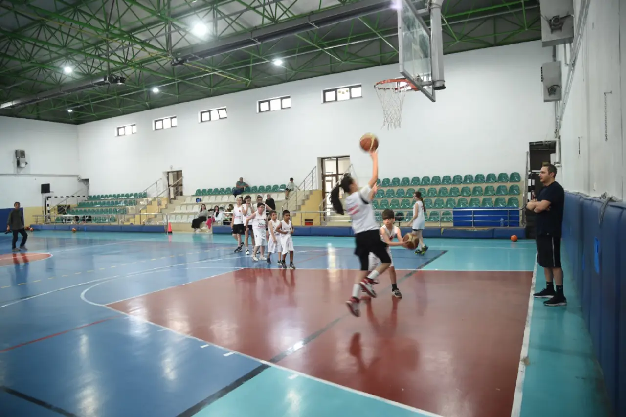 Kastamonu Belediyesi yaz spor okullarında eğitimler sürüyor