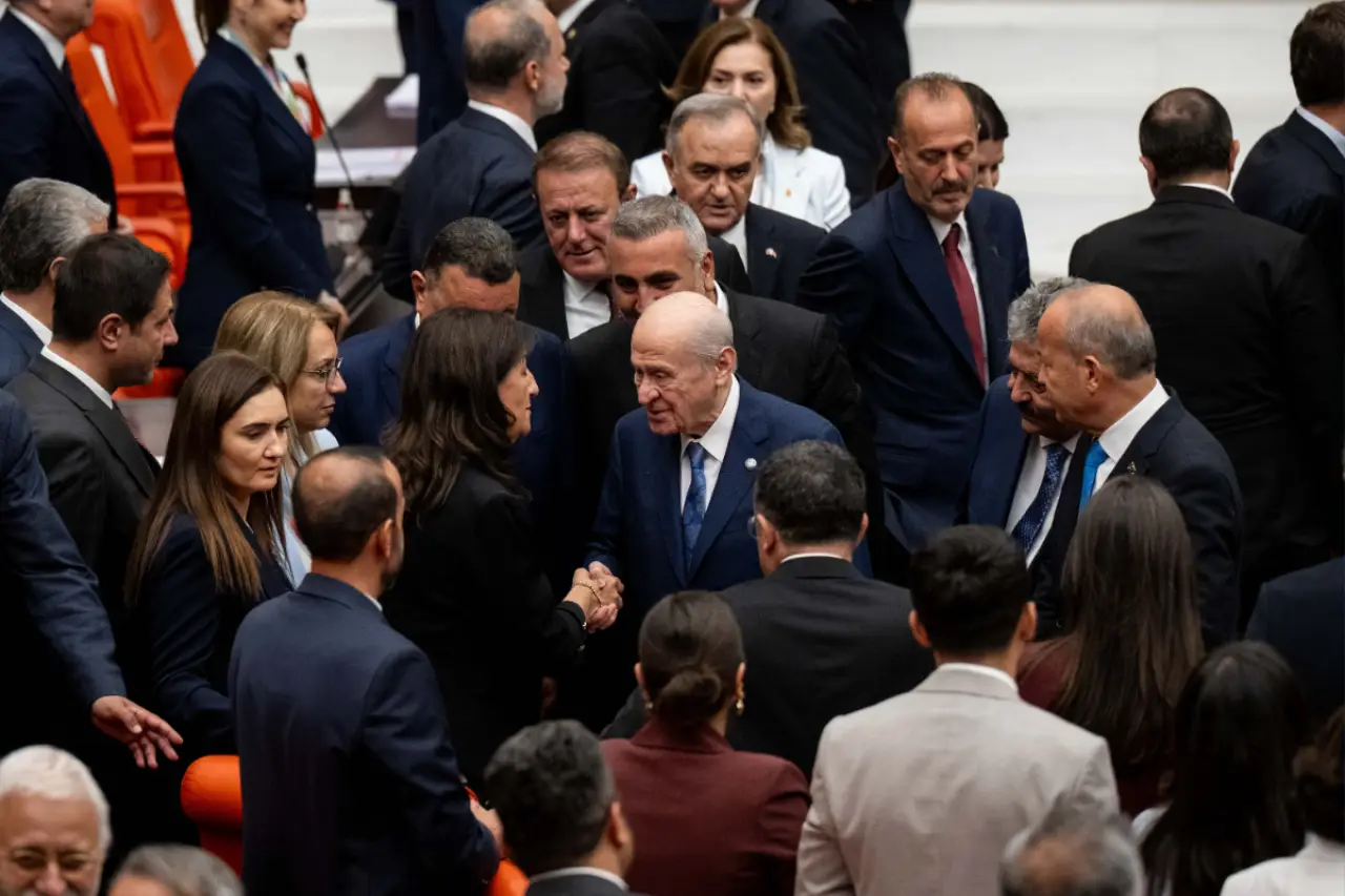 16 barodan 'çerçeve yasa' açıklaması: 'İlk adımı destekliyoruz, eksiklikler giderilmeli'