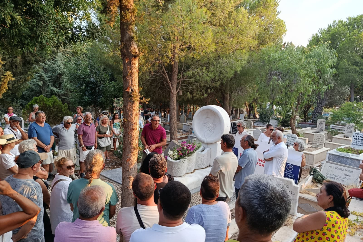 Can Yücel, Datça’da anıldı: ‘Yas değil dik durma çağrısı’