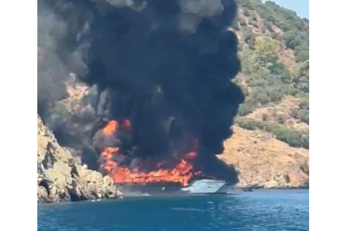 Fethiye’de gezi teknesi alev aldı, 115 yolcu suya atlayarak kurtuldu