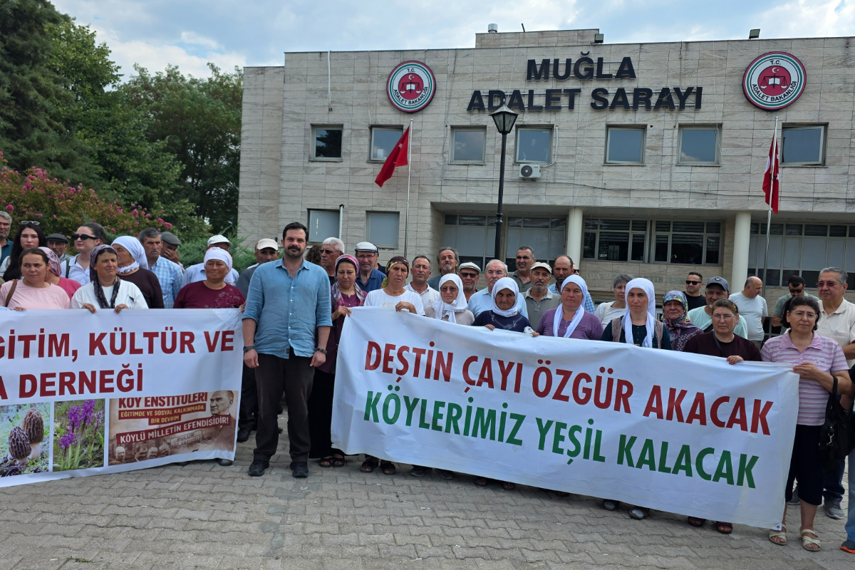Muğla adliyesi önünde bilirkişi raporuna isyan: Köylülerden bilir bilirkişi heyetine suç duyurusu