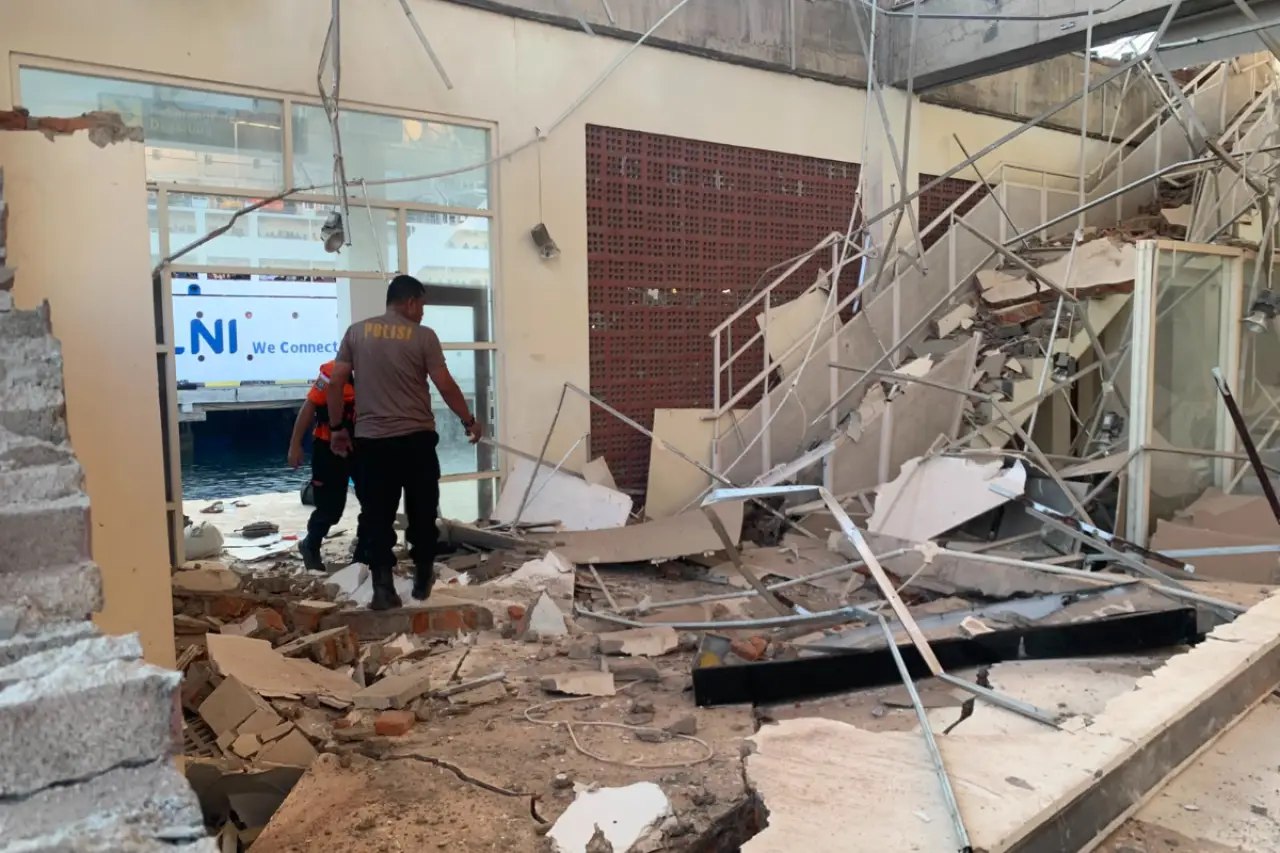 Endonezya’da 7,7 büyüklüğünde deprem