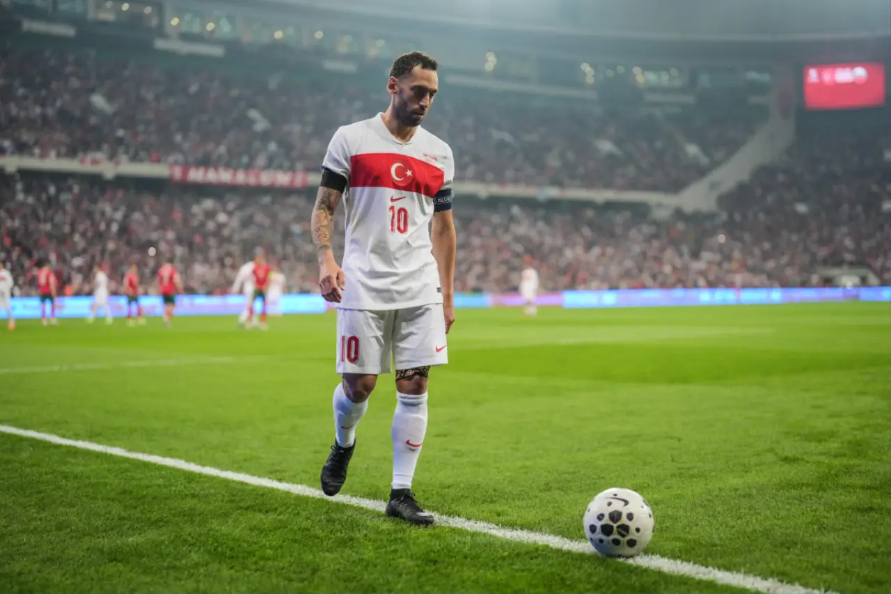 Fenerbahçe'nin hedefi Hakan Çalhanoğlu: 10 gün içinde İstanbul'a getirmek istiyor