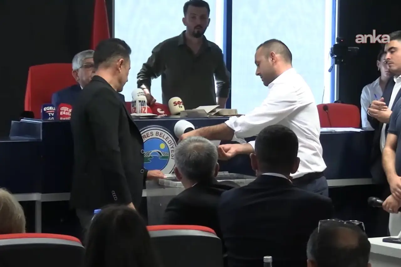 Menderes Belediyesi AKP'ye geçti