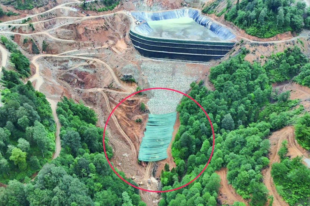 Maden sahasındaki sızıntıya branda: Kimyasal atık toprağa ve suya karışıyor