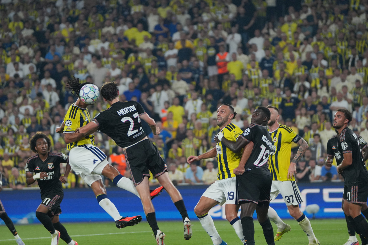 Sarı-lacivertliler Şampiyonlar Ligi için sahada: Fenerbahçe - Olympique Lyon maçının ikinci yarısı başladı