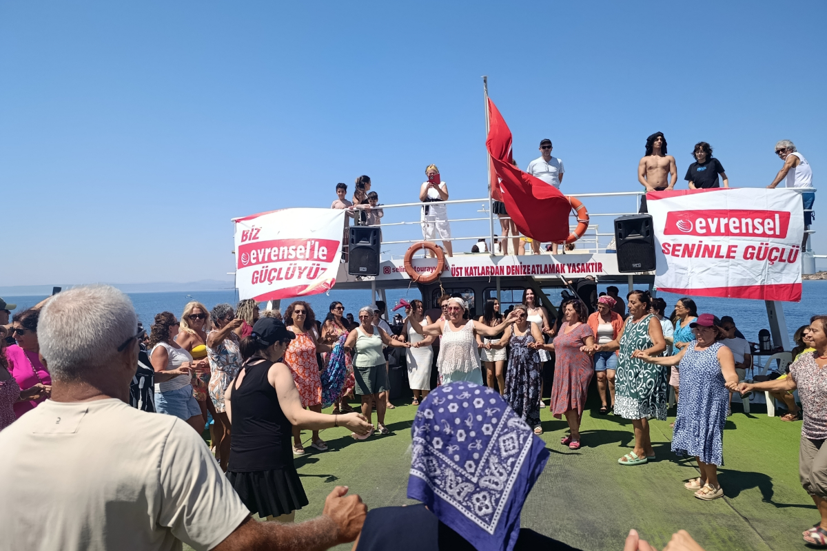 Ayvalık’ta Evrensel'le dayanışma etkinliği: "Mücadeleyi birlikte güçlendireceğiz"