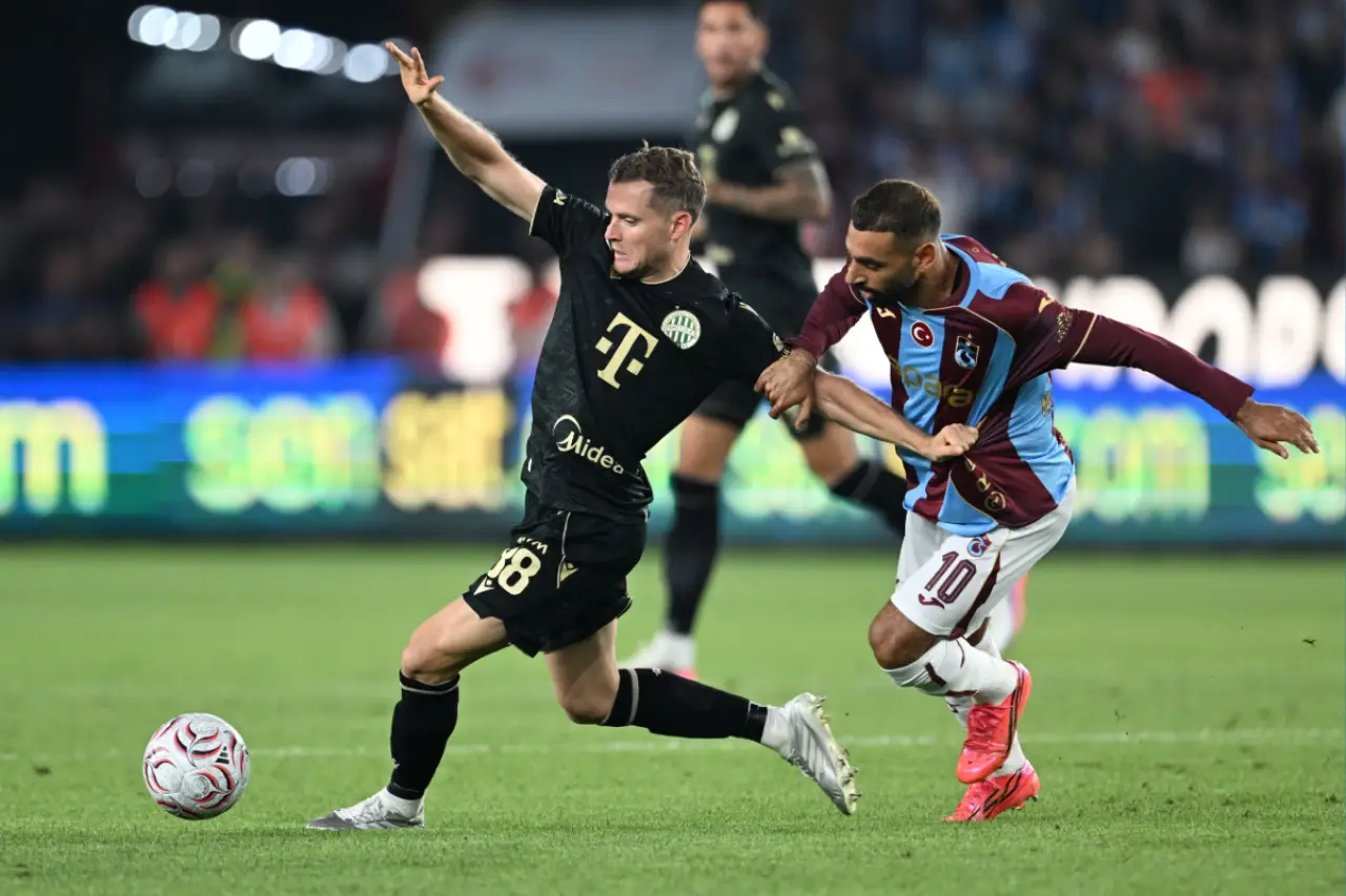 Trabzonspor-Ferencvaros maçı başladı: Bordo-mavililer Avrupa Ligi için mücadele ediyor