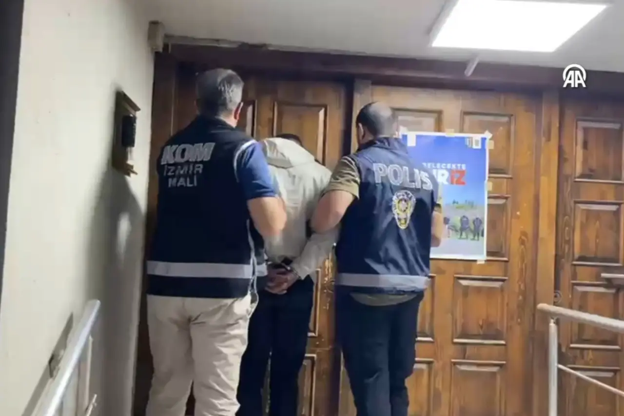 İzmir'de Forza ve Yalı taraftar gruplarına operasyon