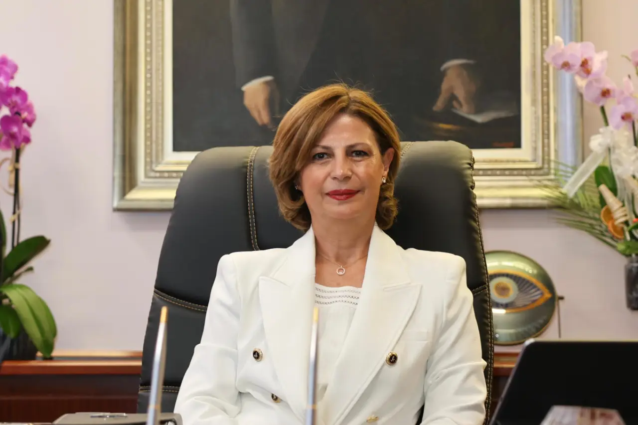 Eskişehir Büyükşehir Belediye Başkanı Ayşe Ünlüce Yeni Parti'ye geçti