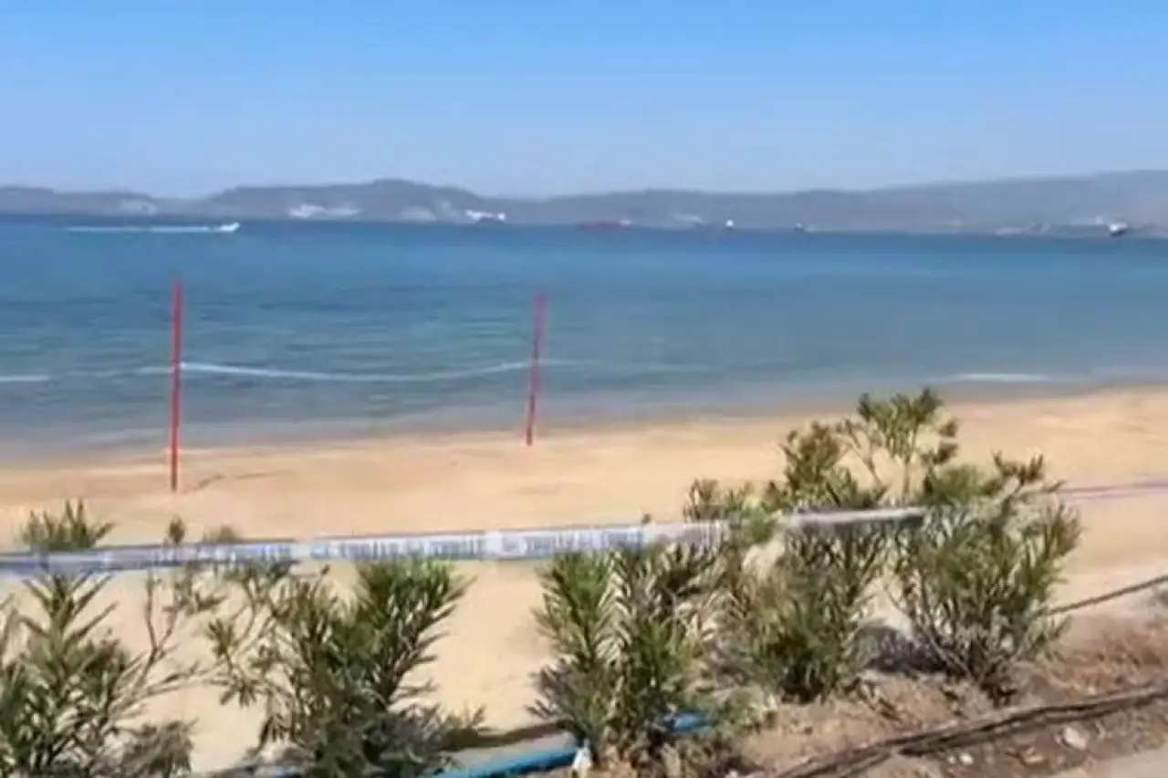 Muğla'da halk plajı, deniz suyundaki kirlilik şüphesiyle tedbiren kapatıldı