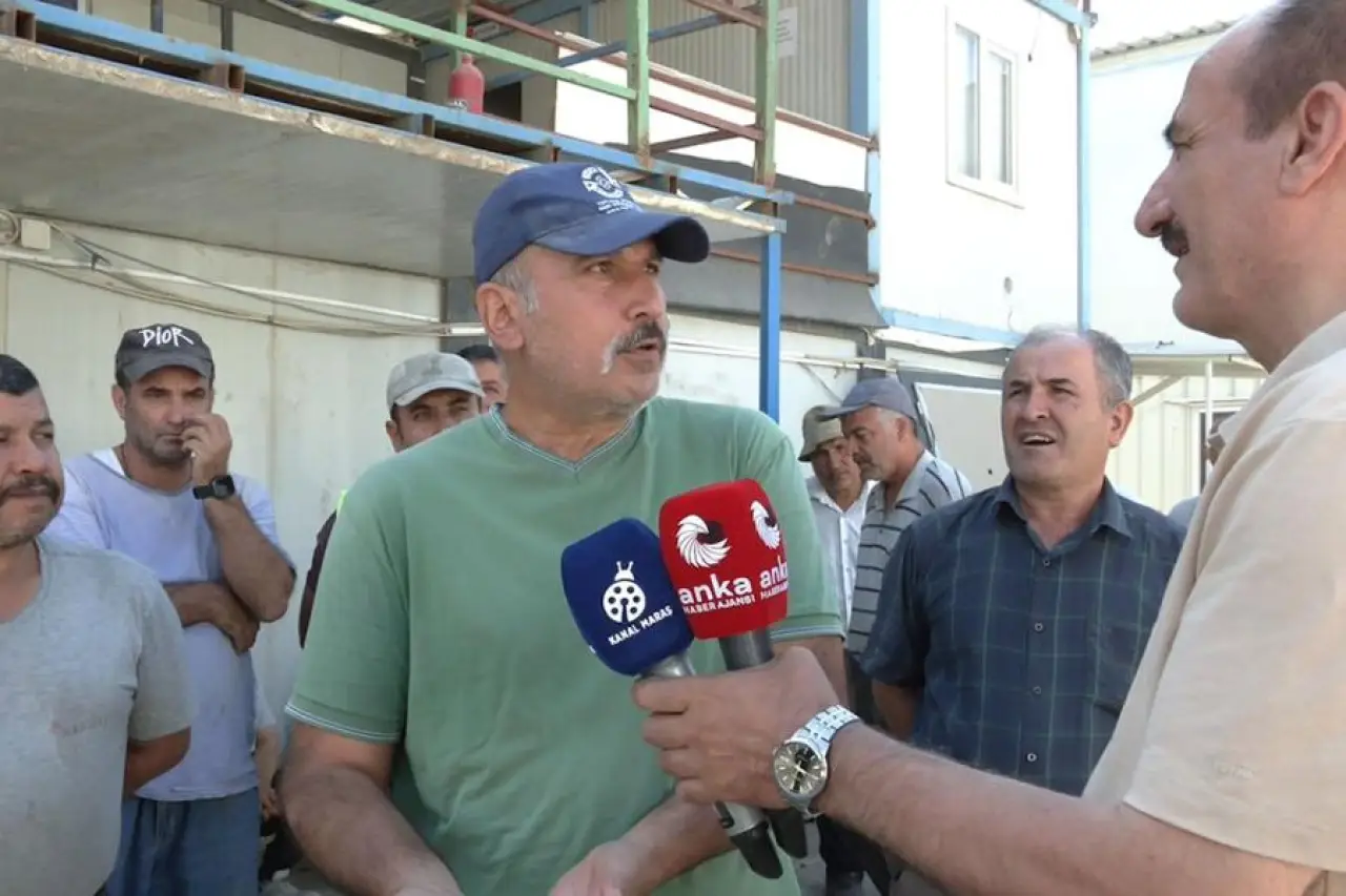 Deprem konutlarında çalışan işçiler üç aydır ödeme bekliyor: "Evime ekmek mi götüreyim, faiz mi ödeyeyim?"