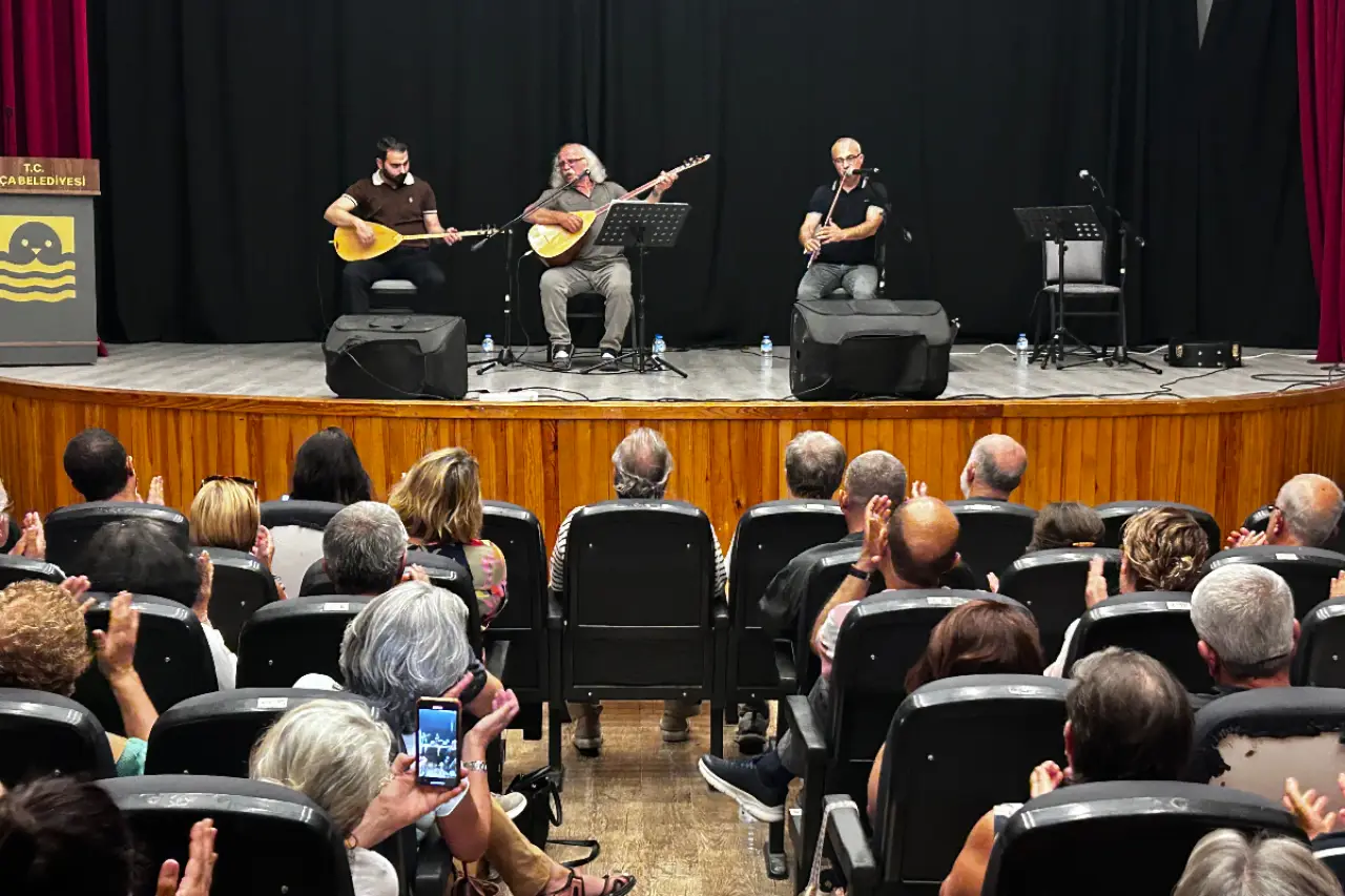 Sanatçı Ali Asker Foça Konserinde dinleyicileriyle buluştu
