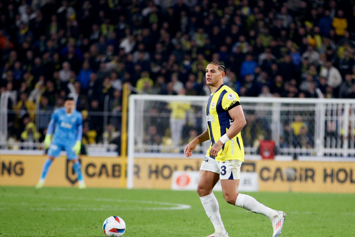 Fenerbahçe'de ayrılık kapıda: Diego Carlos için anlaşma sağlandı