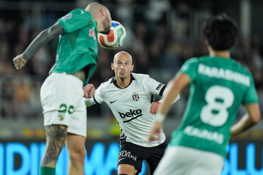 Beşiktaş, UEFA Avrupa Ligi play-off turunda Kauno Zalgiris'i eleyerek lig aşamasına yükseldi