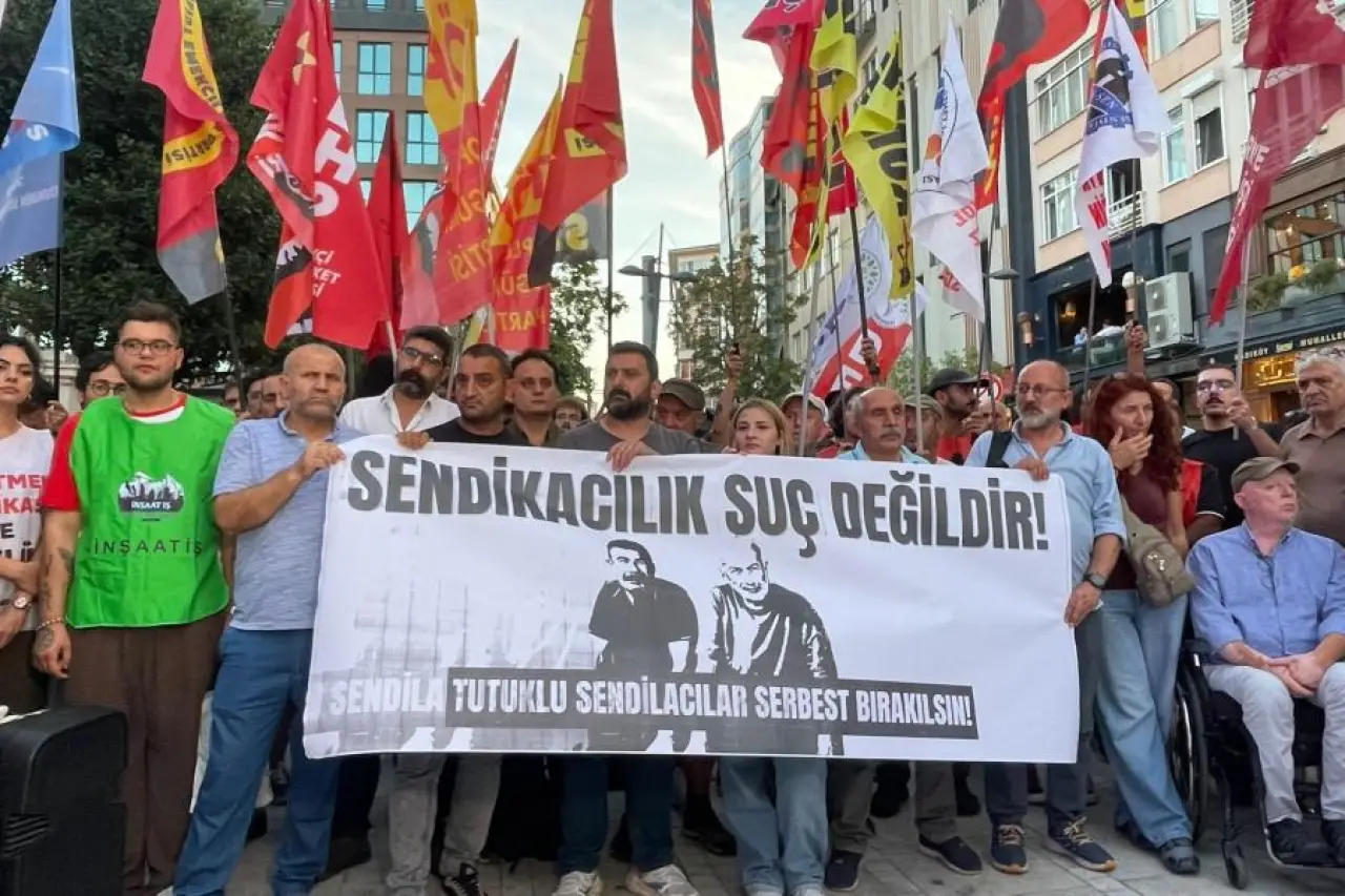 Kadıköy'de Gökay Çakır ve Başaran Aksu'nun Tutuklanmasına Protesto Düzenlendi