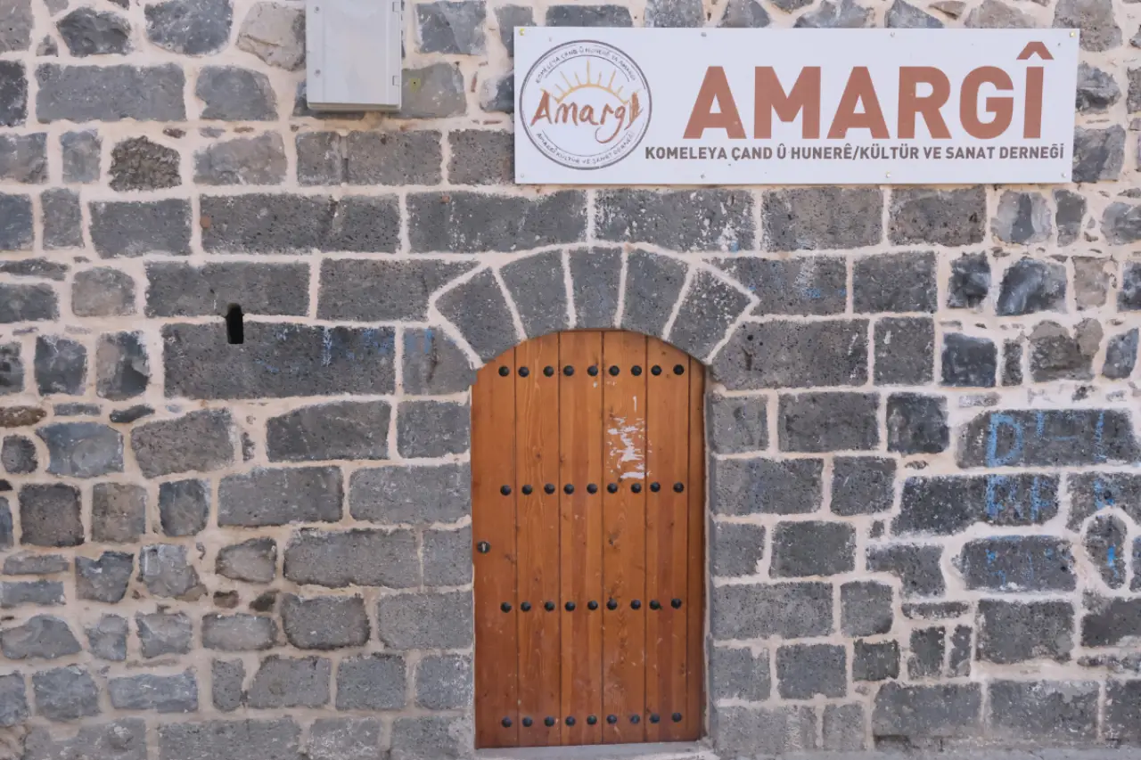 Diyarbakır'da Amargî Kültür ve sanat Derneğine baskın: Yönetimden habersiz aramaya suç duyurusu