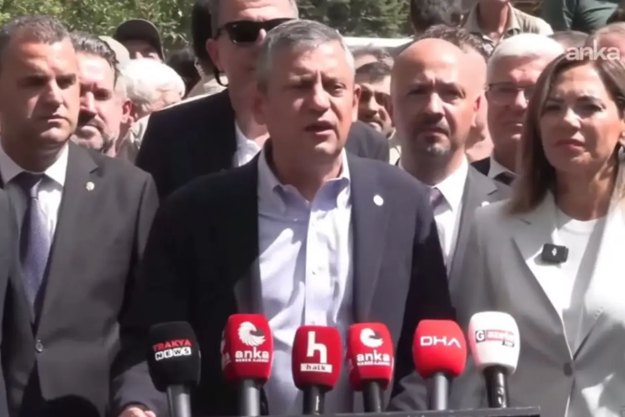 Özel'den Üsküdar’daki seçim tarihine tepki: 'Üç kişi gözaltındayken yapacakları seçimle Üsküdar'a çökecekler'