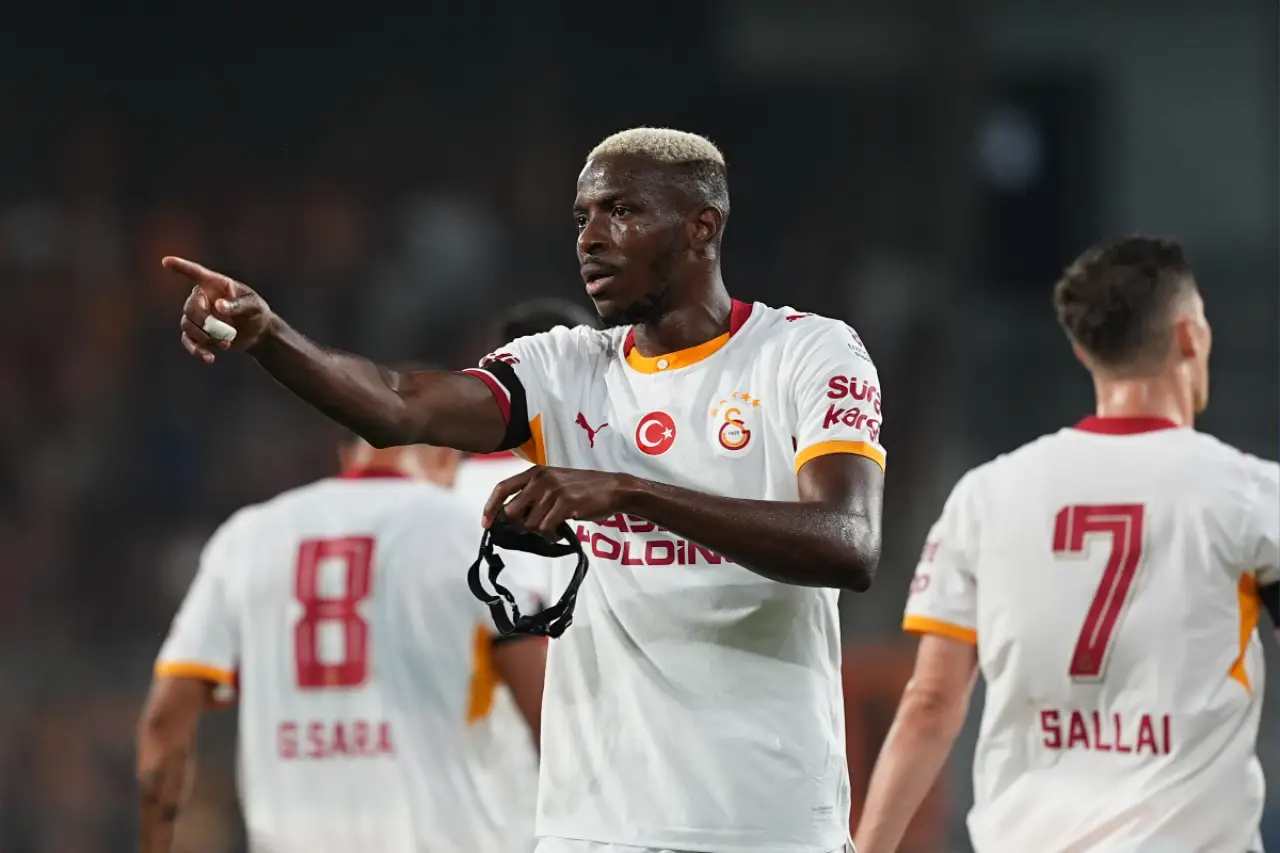 Victor Osimhen sakatlandı: Durumu ciddi mi?