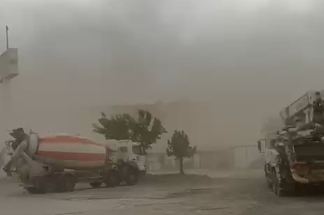 Bingöl'de kuvvetli rüzgar çatıları uçurdu