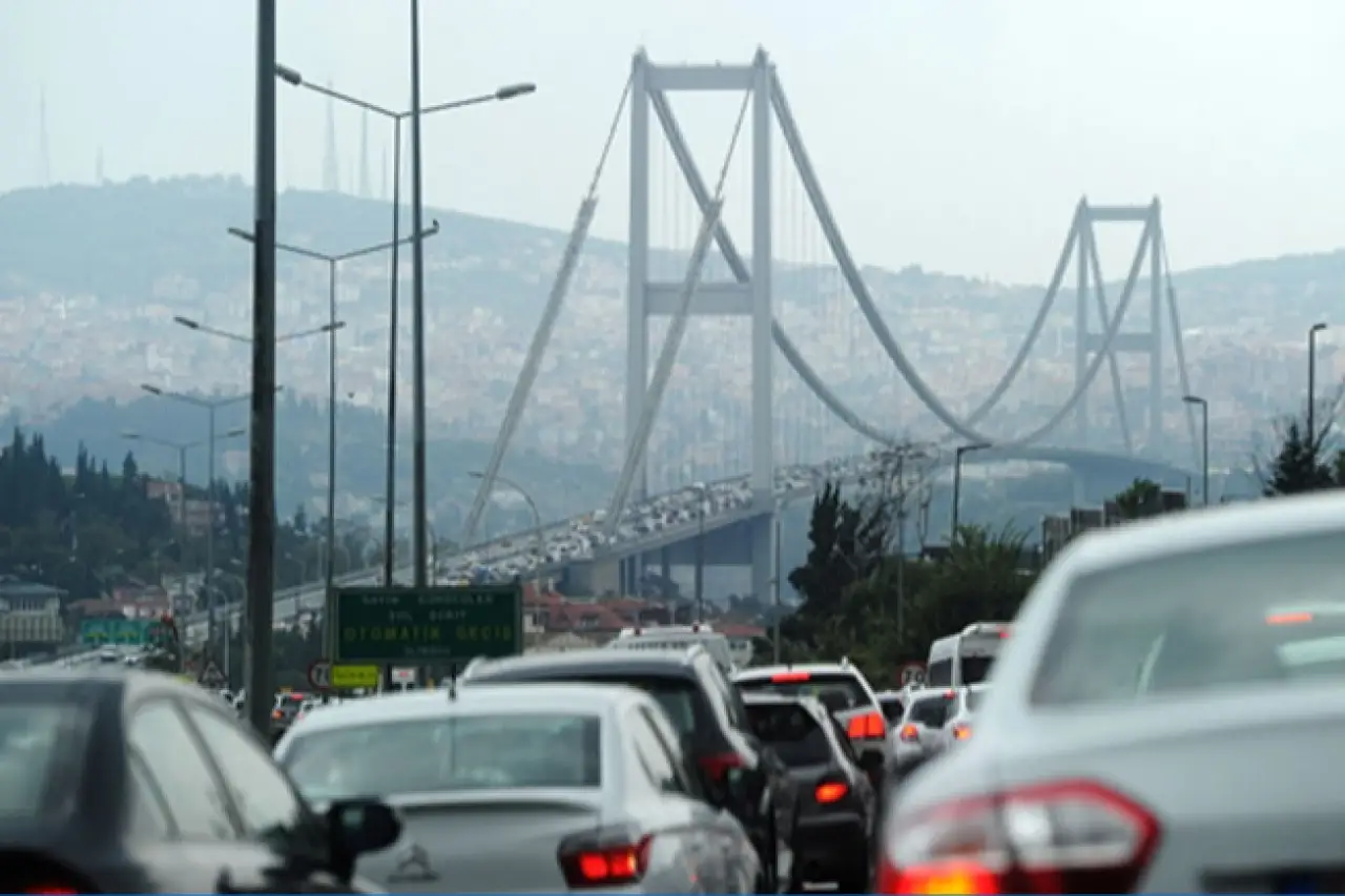 İstanbul'da uyum haftası ve ilk iş gününde trafik yoğunluğu