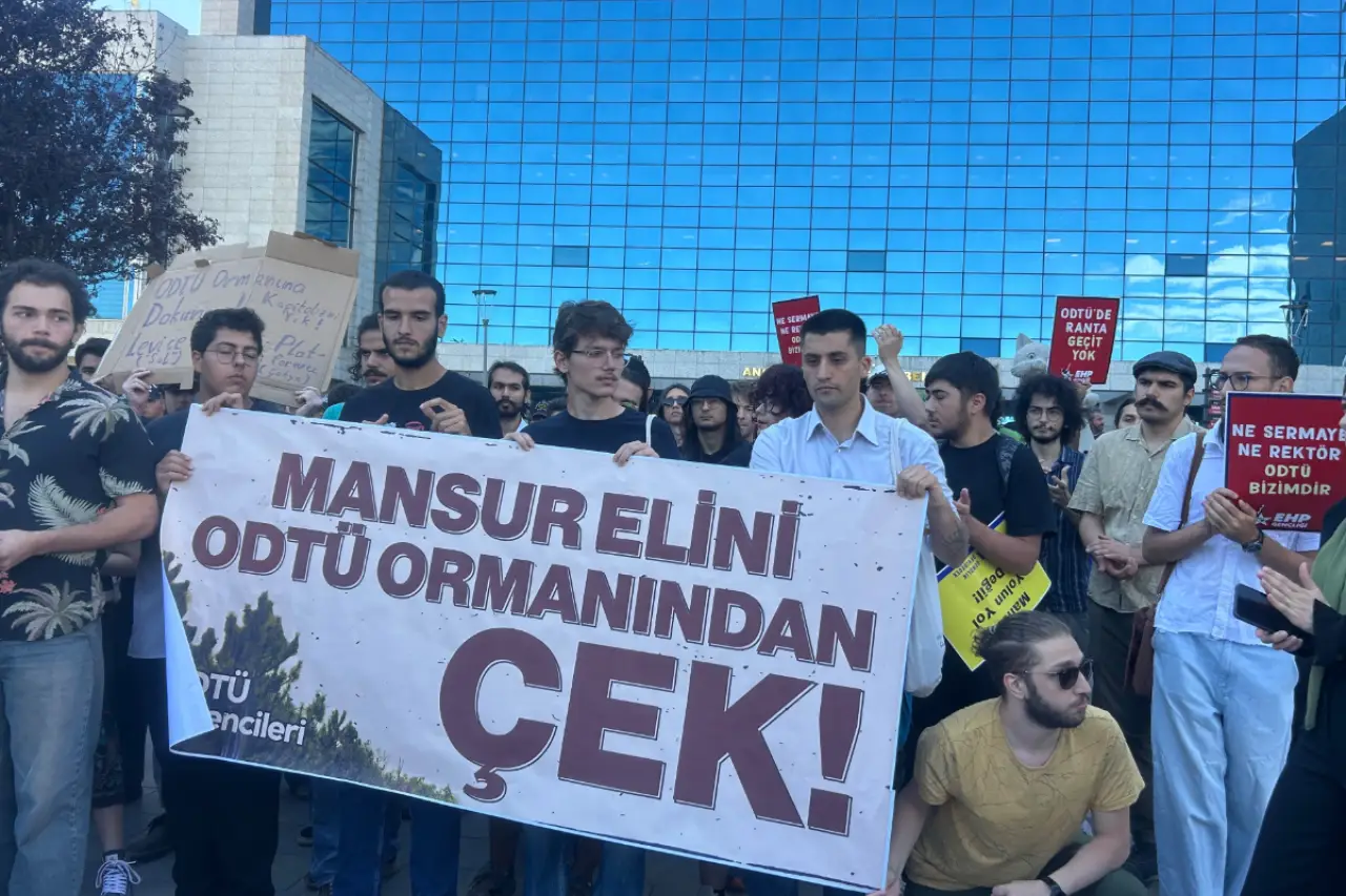 ODTÜ öğrencileri 'rant yoluna' karşı ABB önünden seslendi: Mansur Yavaş'a verdiği sözler hatırlatıldı