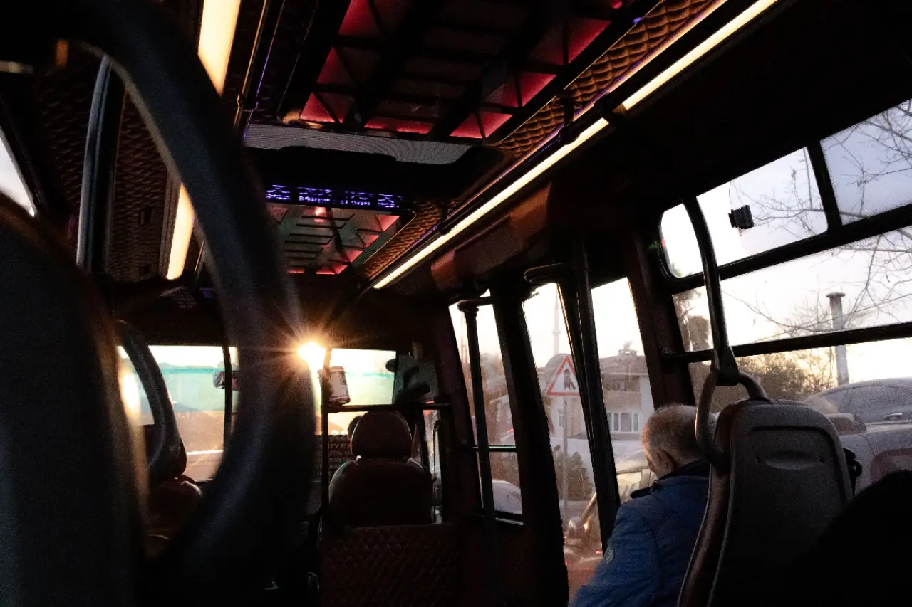 Minibüslerde nakit zorunluluğu kalkıyor: İstanbul'da temassız ödeme dönemi başladı