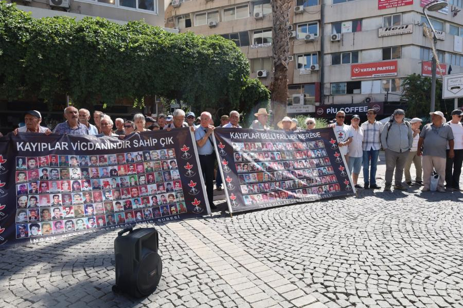 İzmir'de kayıp eylemi: Kenan Bilgin ve Mehmet Zafer Demirkıran'ın akıbeti soruldu