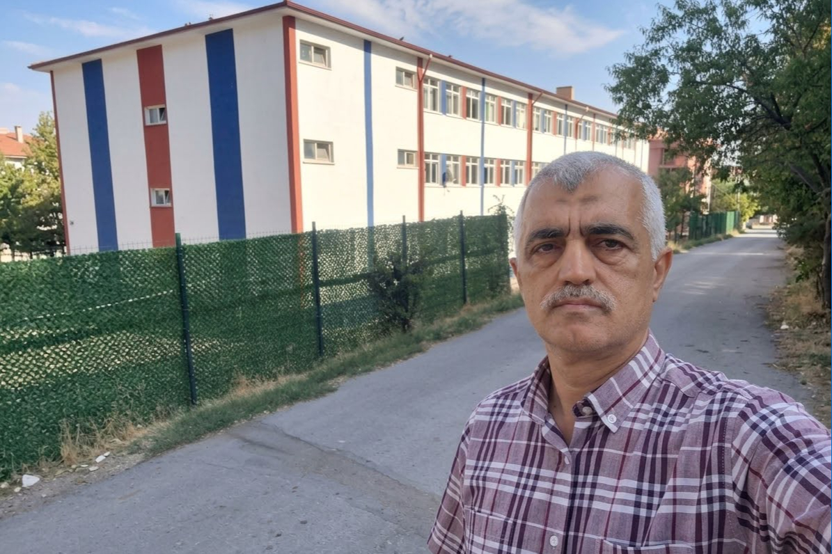 DEM Partili Gergerlioğlu’ndan eğitim yılı başlangıcında iktidara tepki: “Veliler çaresiz, 55 bin eğitimci dışarıda”