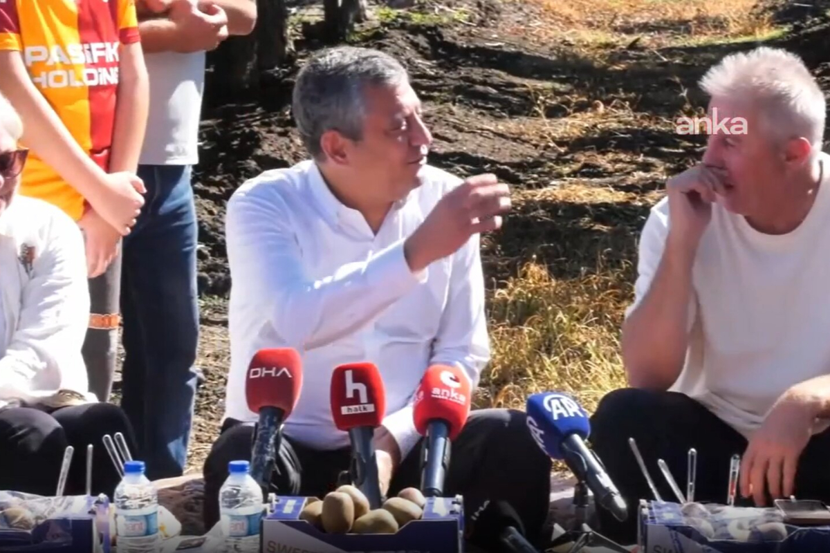 Özgür Özel Yalova'da kivi üreticileriyle buluştu: "Kiviyi 40 liraya sizden alıyorlar, üç harfli marketler 350 liraya satıyor"