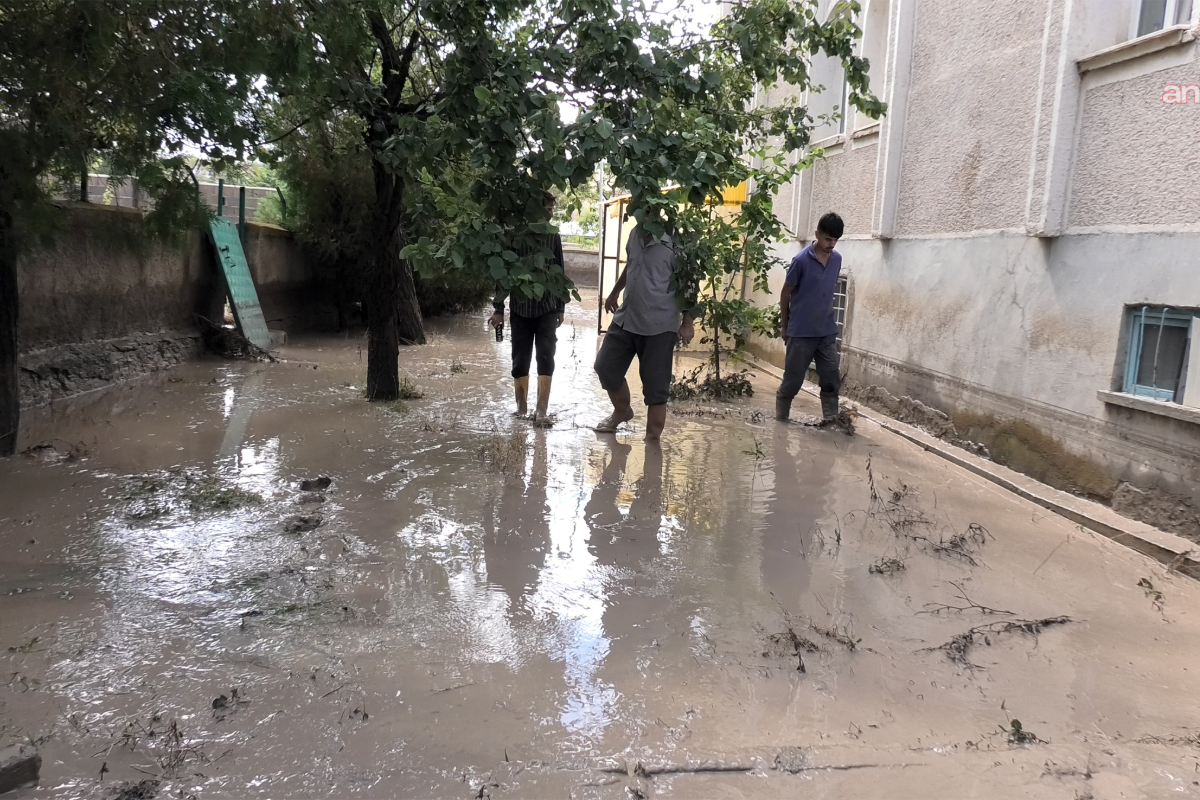 Yozgat’ta yağış sele dönüştü, Şefaatli ilçesinde ağır hasar yaşandı