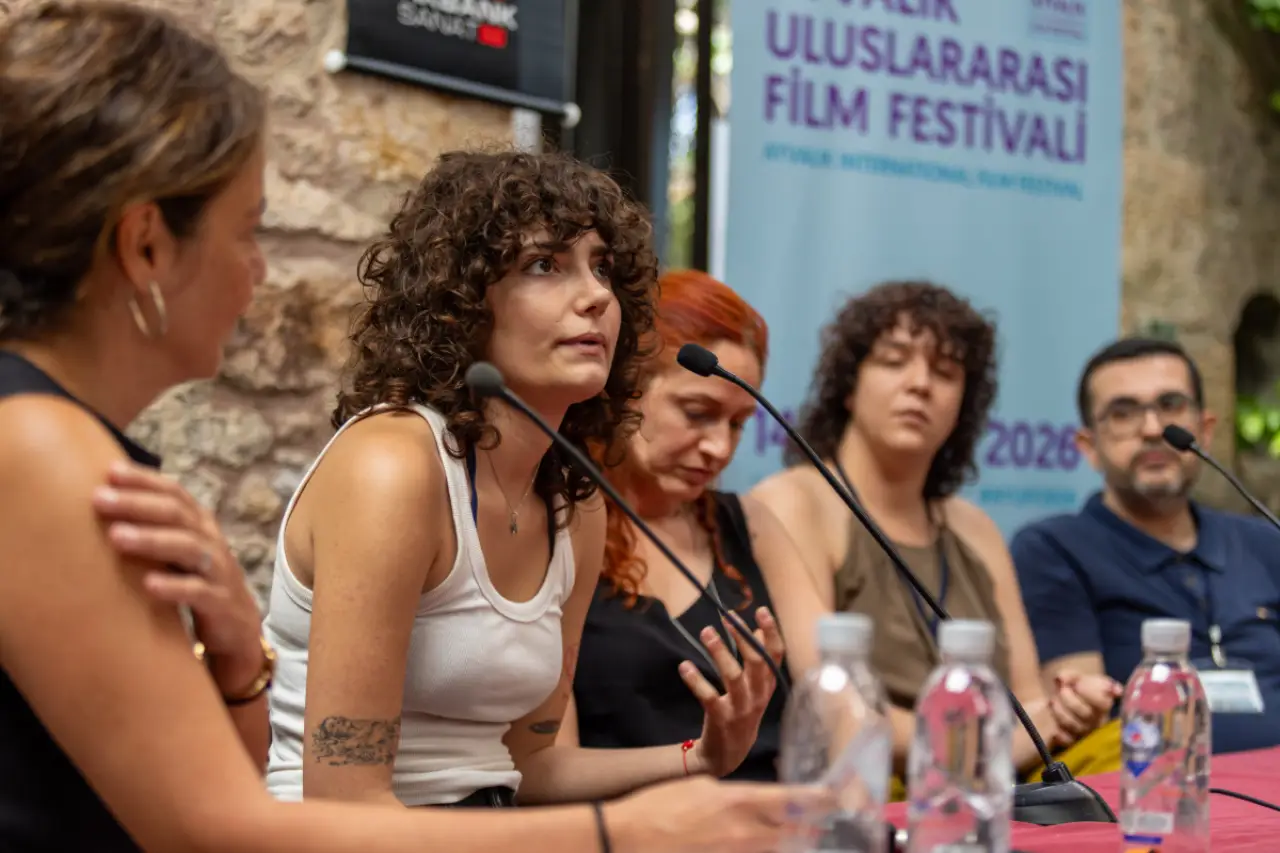 Ayvalık Film Festivali’nde altıncı gün: Yönetmenler filmlerinin hikâyelerini anlattı