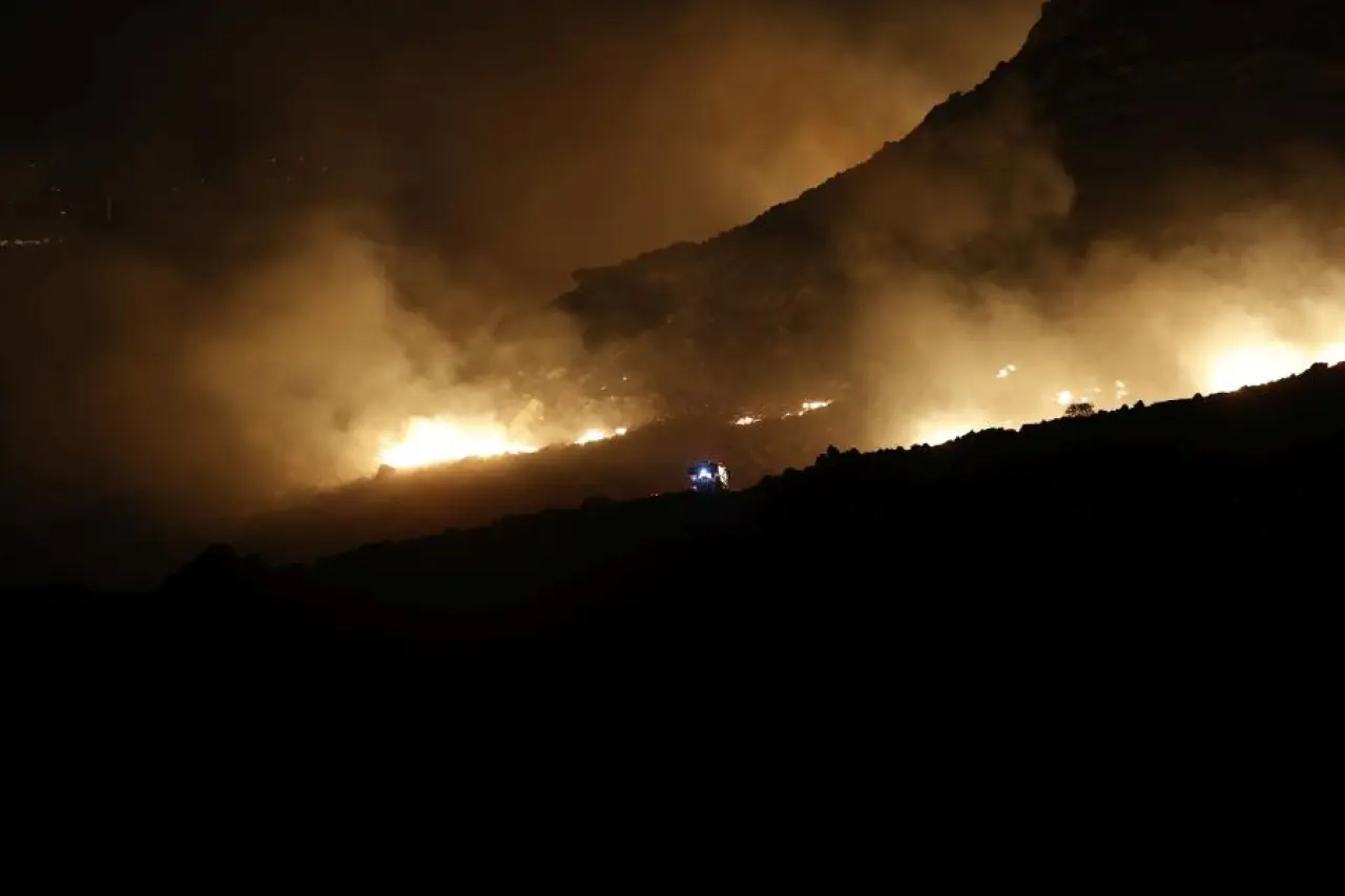 Bodrum'da makilik alanda yangın çıktı. Yangına karadan müdahale ediliyor
