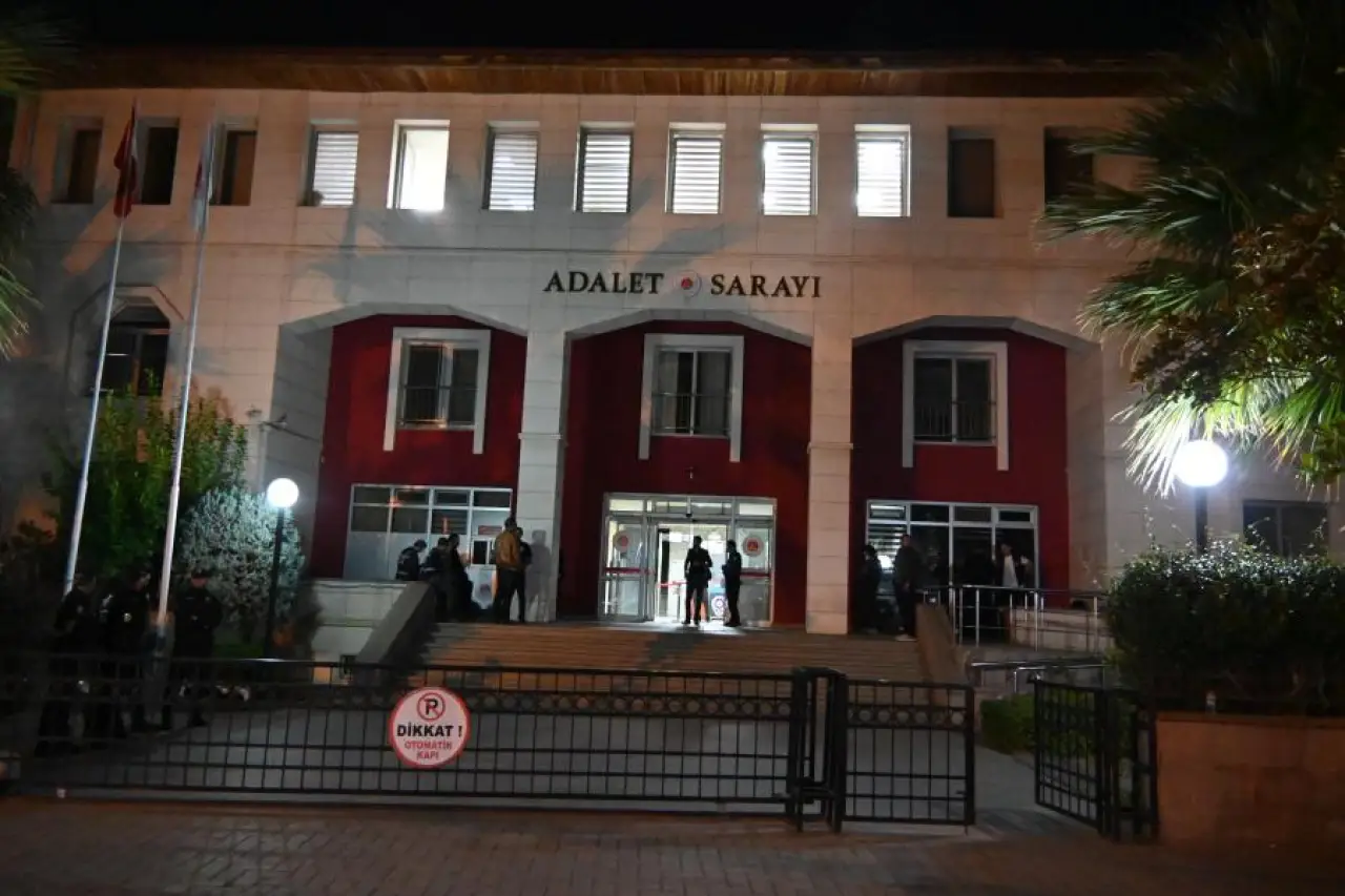 Manisa'daki okul saldırısı soruşturması: Saldırıyı gerçekleştiren H.O., anne ve babası ile birlikte 7 kişi tutuklandı