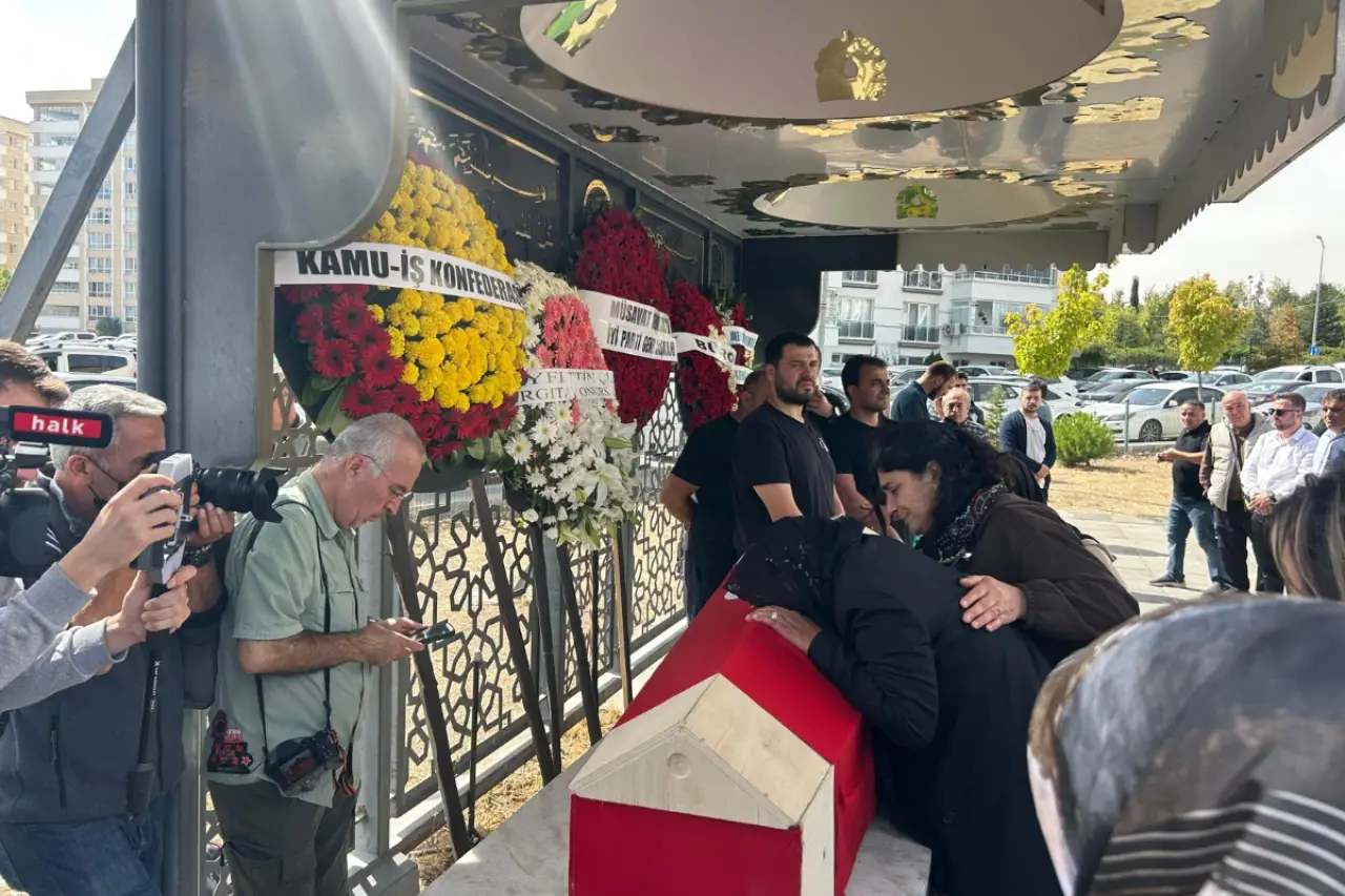 Geçinemiyoruz' diyerek intihar eden Emekli Polis Ali Şekeroğlu’nun cenazesi defnedildi