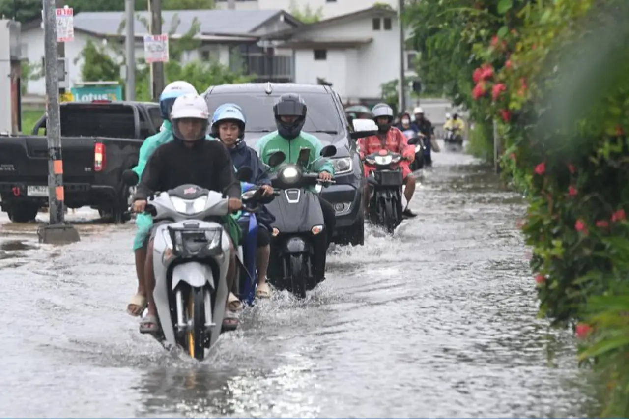 Bangkok’ta şiddetli yağışların ardından afet ilan edildi