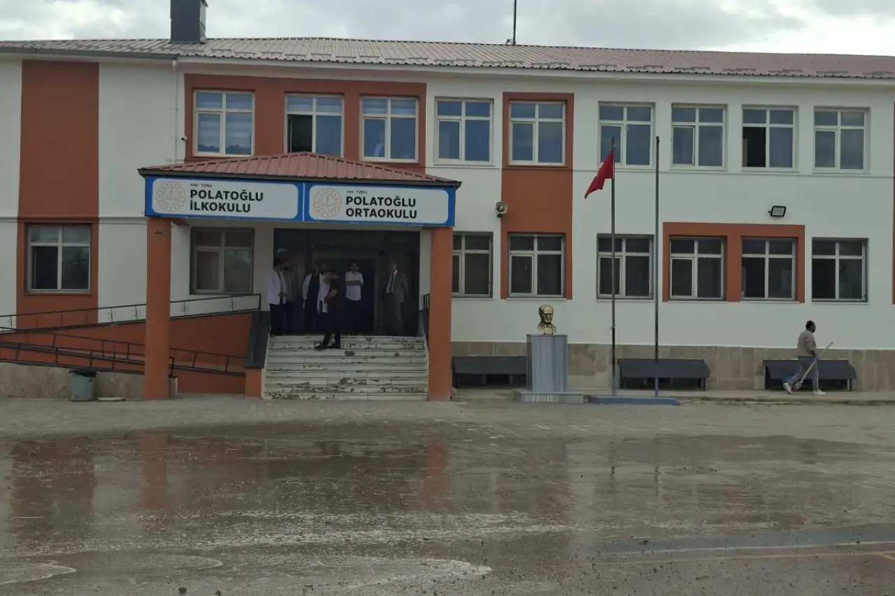 Van'da okulda silah alarmı: Tüfekle gelen öğrenci son anda engellendi