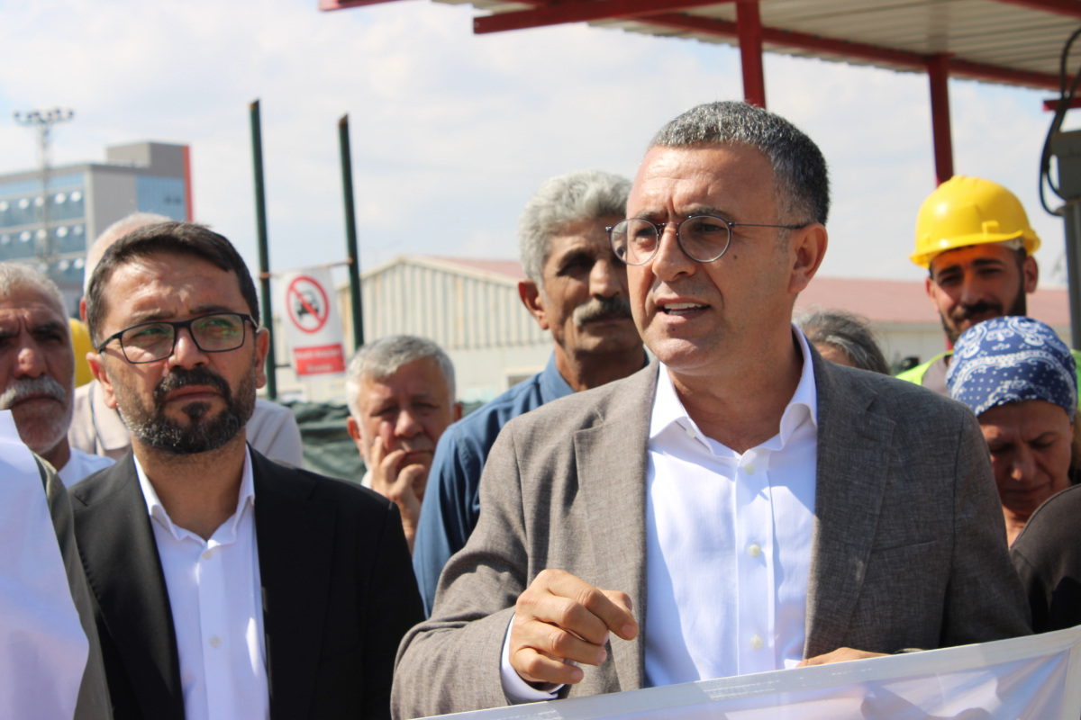 DEM Partili Eren, Diyarbakır Şehir Hastanesi şantiyesindeki iddiaları Bakan Işıkhan’a sordu