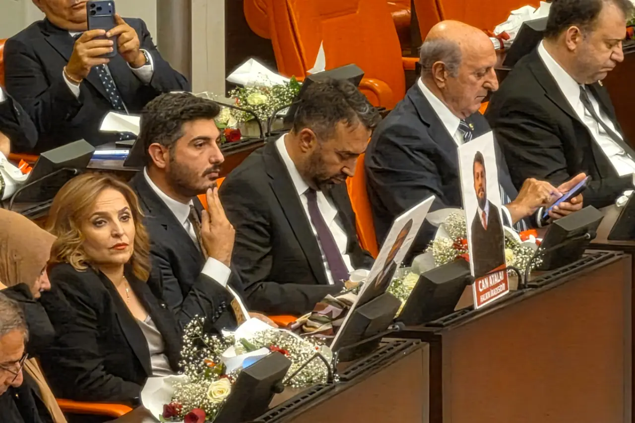 Can Atalay’ın fotoğrafları Meclis Genel Kurulunda