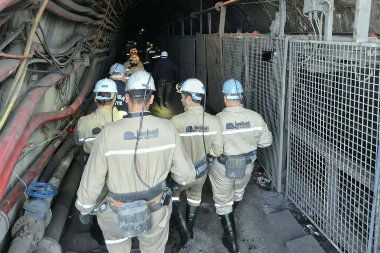 Manisa Soma'da maden ocağında göçük: 2 işçinin cansız bedenine ulaşıldı, 3 işçi göçük altında