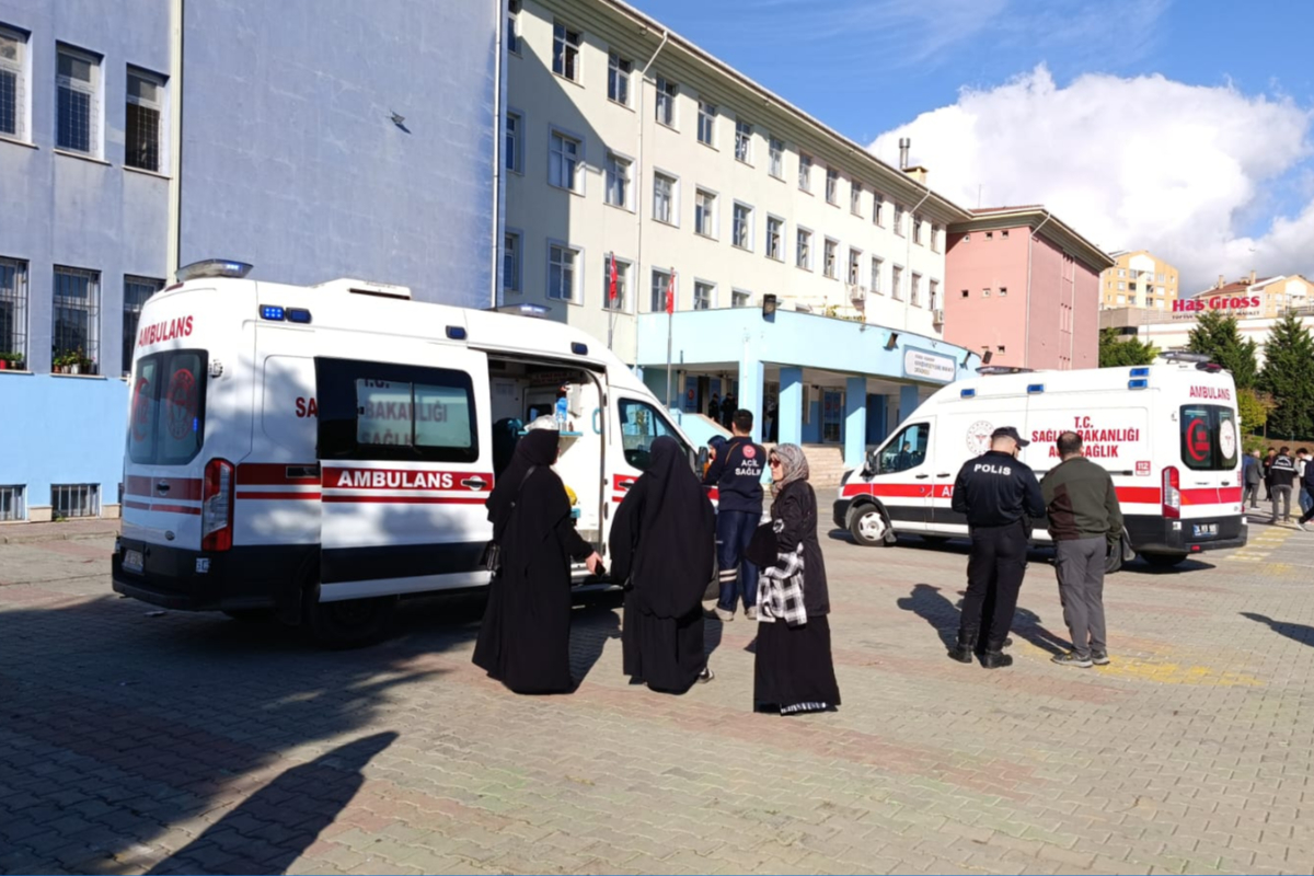 Başakşehir'de okulda bıçaklı saldırı: 8 öğrenci yaralandı, yayın yasağı getirildi