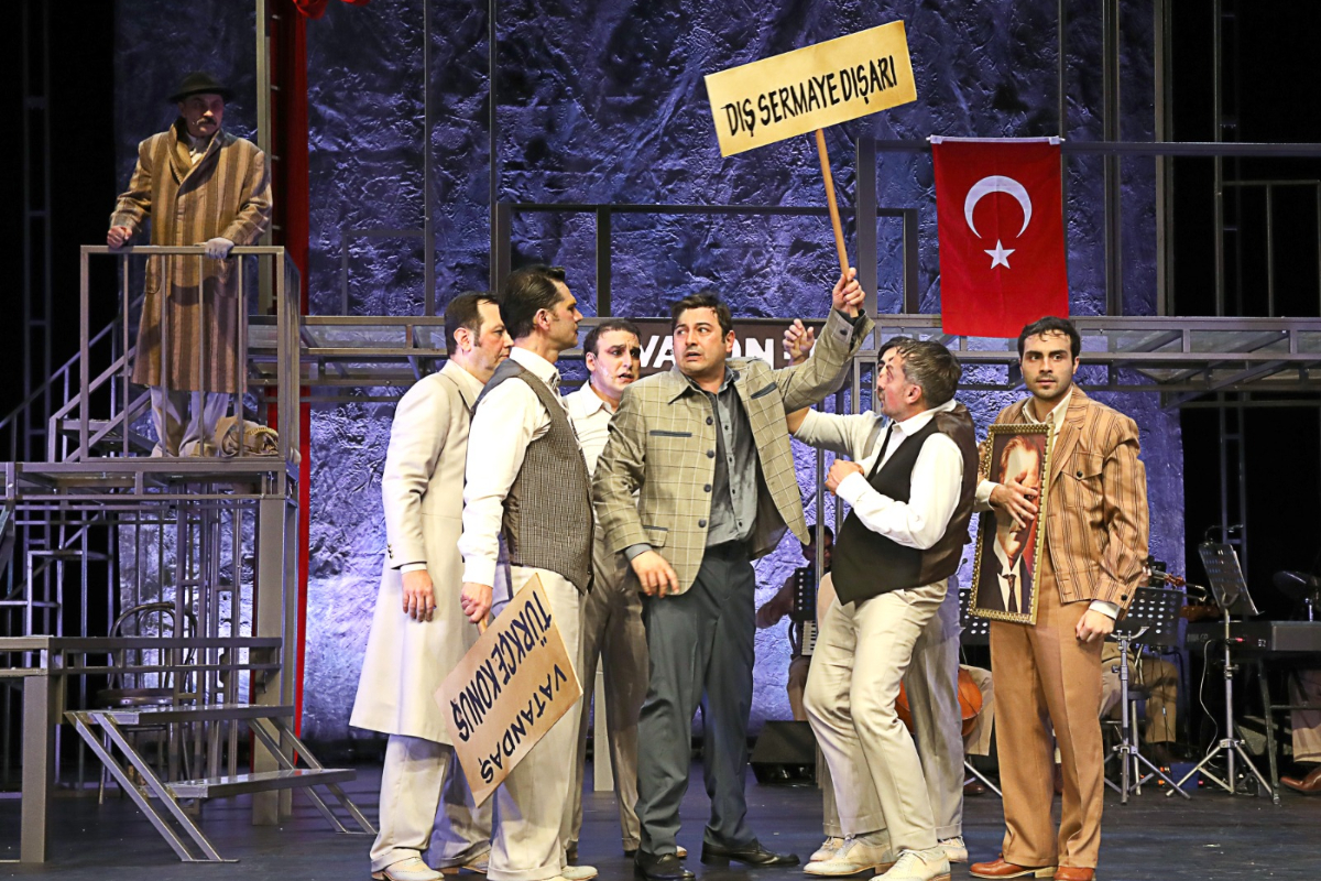 Haldun Taner’in “Gözlerimi Kaparım Vazifemi Yaparım” oyunu Maltepe’de