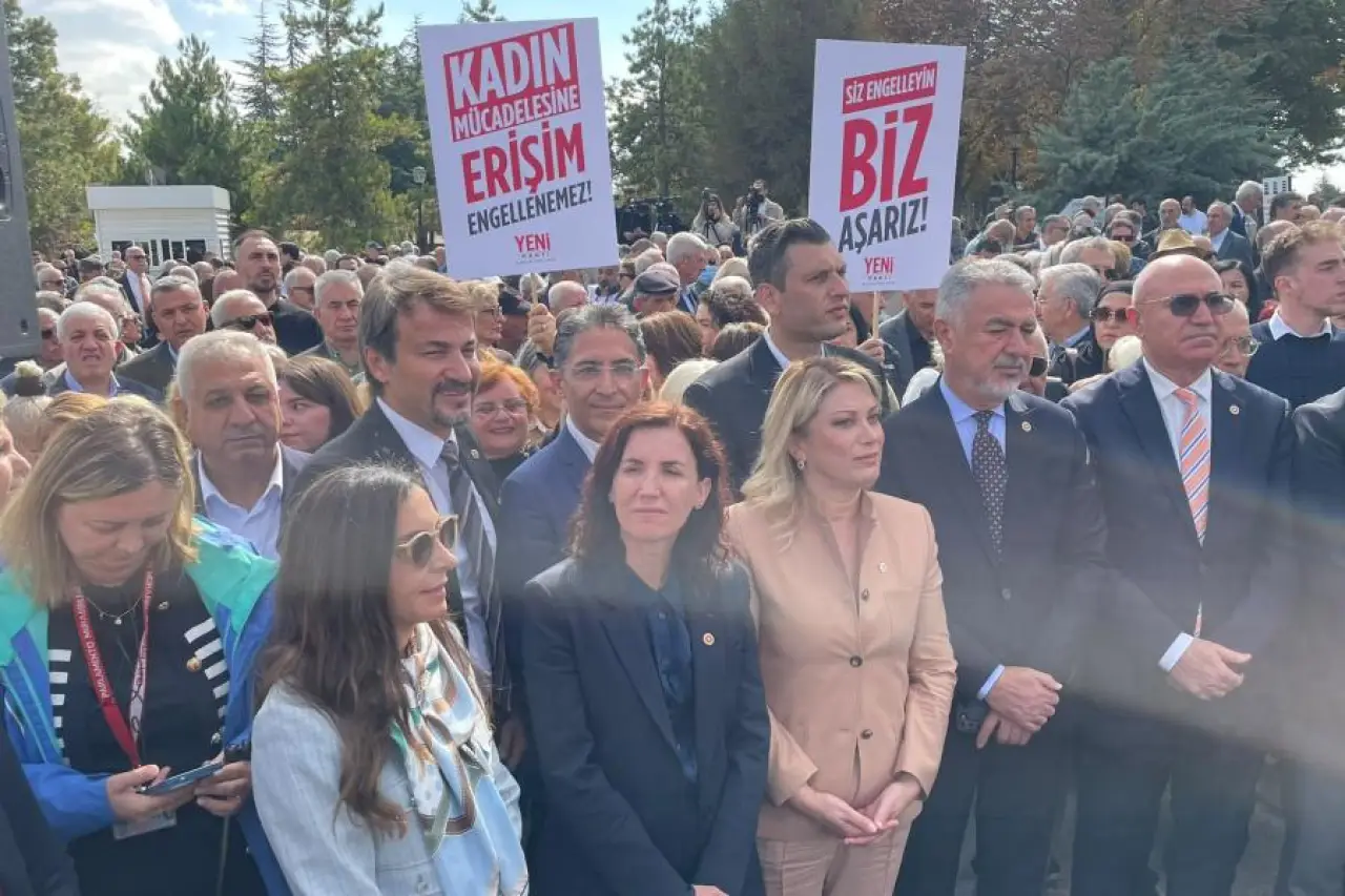 Yeni Parti'den AYM'ye sansür kanunu yürütmesinin durdurulması çağrısı: “Türkiye'yi sansürle susturamazsınız”