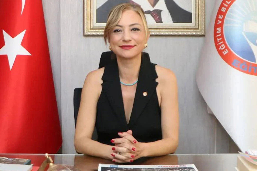 Okul saldırılarına tepki gösteren Eğitim-İş yöneticisi Yeliz Toy’a disiplin cezası: "Çocukların yaşam hakkını savunmanın mı cezasını veriyorsunuz?"