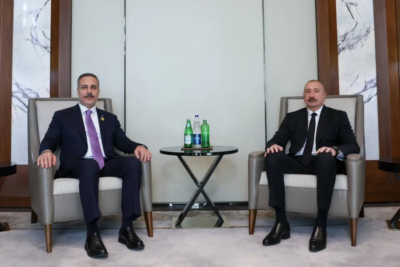 Başörtüsü geriliminin ardından Aliyev, Hakan Fidan ile görüştü