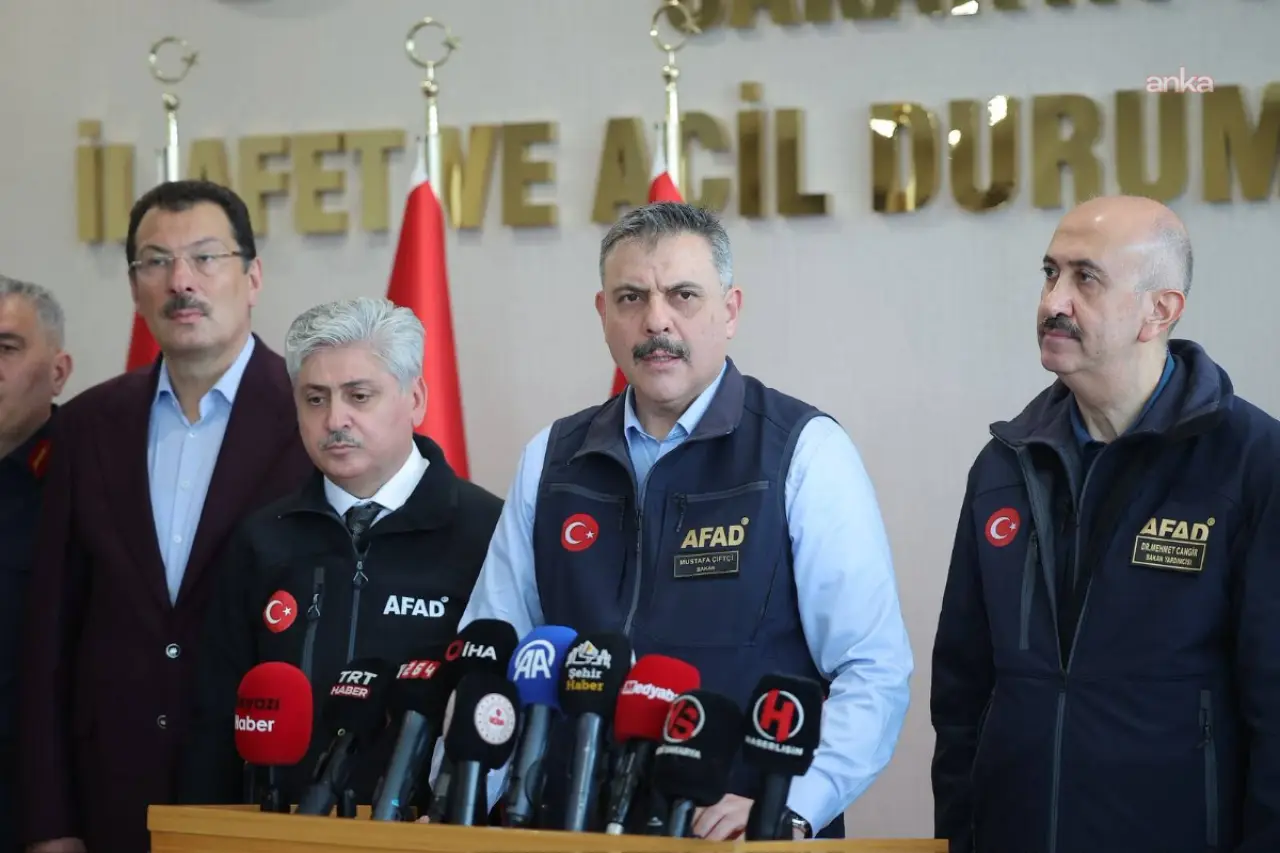 Bakan Çiftçi: Sakarya'da 865 kişi tahliye edildi, 2 yapı ve 5 köprü yıkıldı