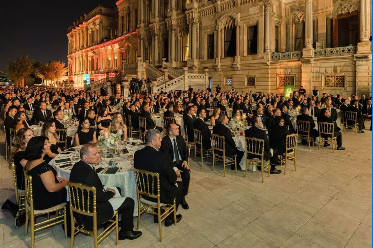 Özdilek’te 55. yıl kutlamaları: Sömürünün gösterişi