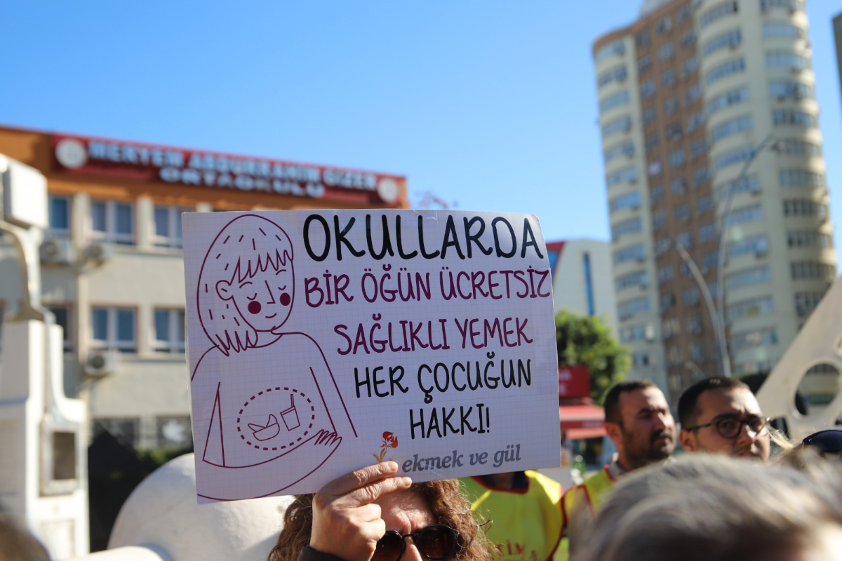 "El kadar çocuk yağlı ekmekle mi tok dursun"