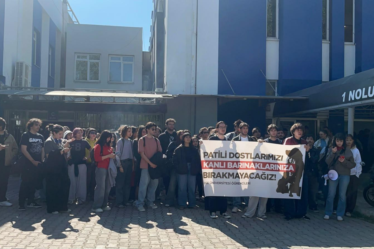 Ege Üniversitesi öğrencilerinden köpeklerin toplatılmasına tepki: “Patili dostlarımızı kanlı barınaklarınıza bırakmayacağız”