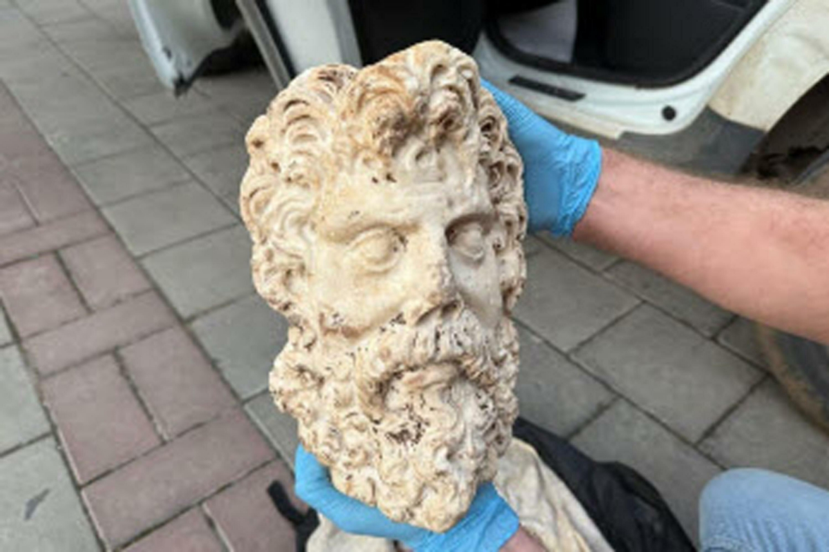 İzmir'de Zeus heykel başı bulundu: 3 kişi gözaltına alındı